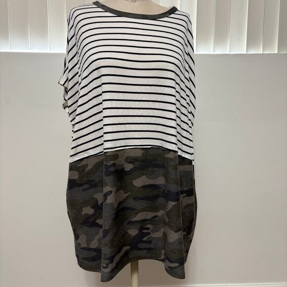 New!  Hopely Woman's White Striped Camouflage Women's Top Large - Picture 1 of 6